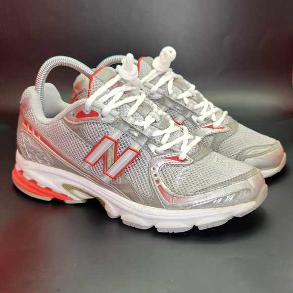 New Balance 749 (2009) - Picture 1 of 6